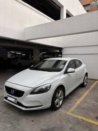 VOLVO V40 2.0 T4 DYNAMIC TURBO GASOLINA 4P AUTOMÁTICO VOLVO V40 2.0 T4 DYNAMIC TURBO GASOLINA 4P AUTOMÁTICO